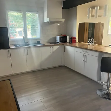 Entier 1 A 4 Personnes Au Calme Avec Parking Gratuit * Ним