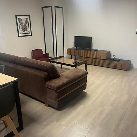 Entier 1 A 4 Personnes Au Calme Avec Parking Gratuit Appartement *