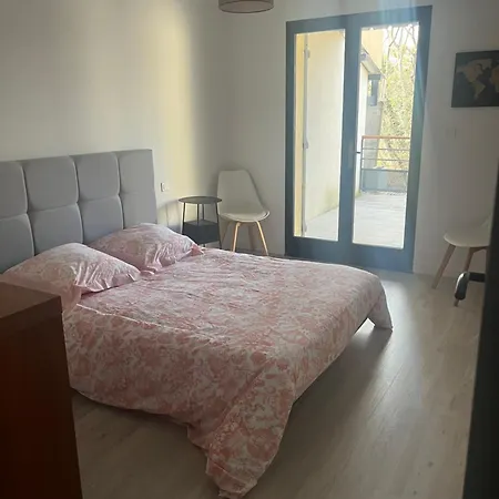 Entier 1 à 4 Personnes Au Calme Avec Parking Gratuit * Nîmes