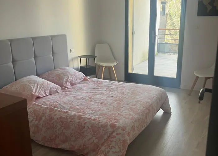 Entier 1 A 4 Personnes Au Calme Avec Parking Gratuit * Νιμ
