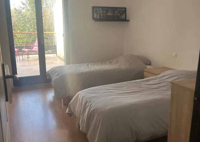 Entier 1 A 4 Personnes Au Calme Avec Parking Gratuit Διαμέρισμα *